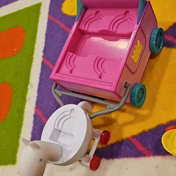 Misc. Peppa Pig Accessories - Toy Car and Carriage Set - Picture 4 of 4
